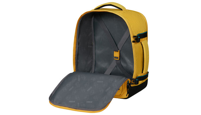 přihrádka na oblečení s křížovými popruhy