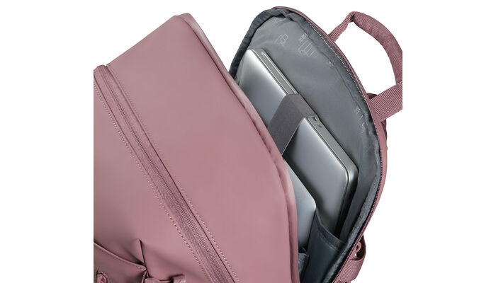 Vyhrazená přihrádka na notebook 15,6"