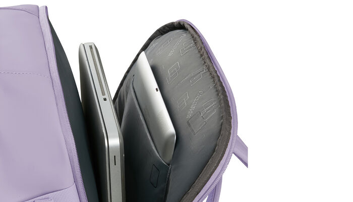 Vyhrazená přihrádka na notebook 15,6"