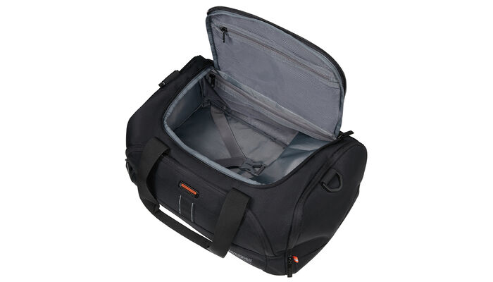 přihrádka na oblečení s křížovými popruhy