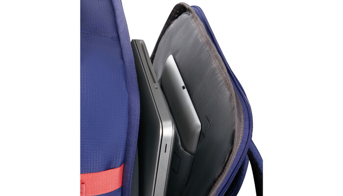 Vyhrazená přihrádka na notebook 15,6"