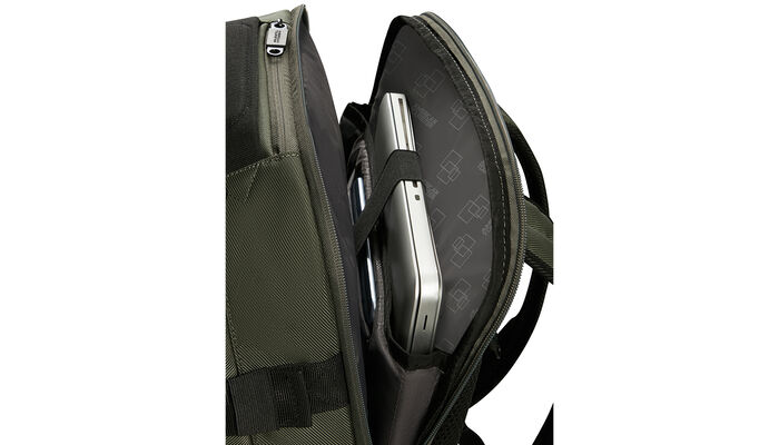 Vyhrazená přihrádka na notebook 15,6"