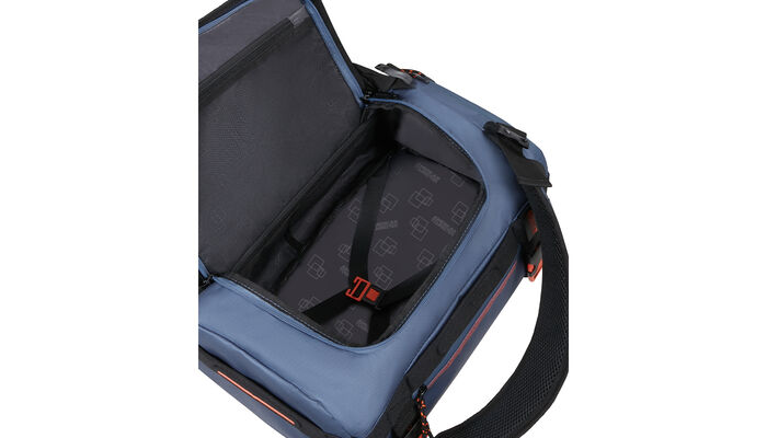 přihrádka na oblečení s křížovými popruhy