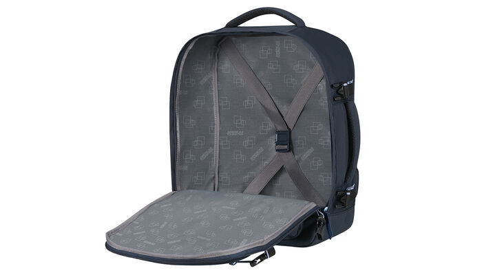 přihrádka na oblečení s křížovými popruhy