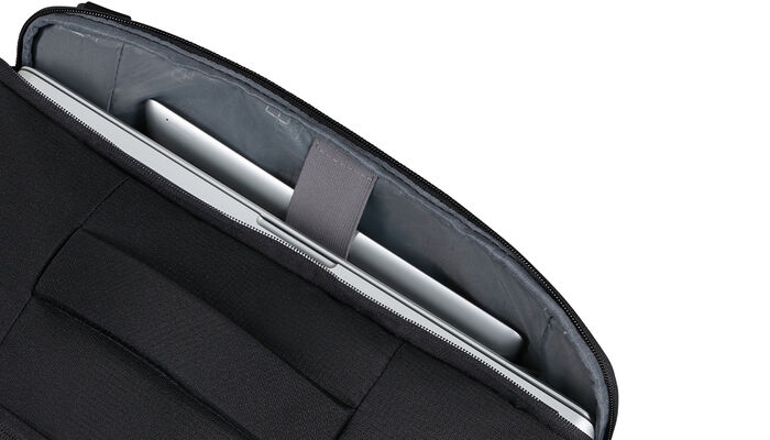 Vyhrazená přihrádka na notebook 15,6"