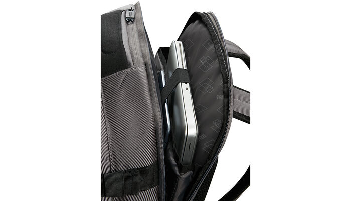 Vyhrazená přihrádka na notebook 15,6"