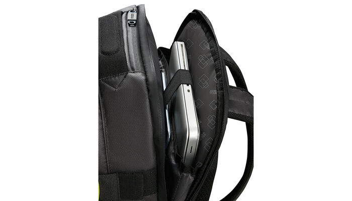 Vyhrazená přihrádka na notebook 15,6"