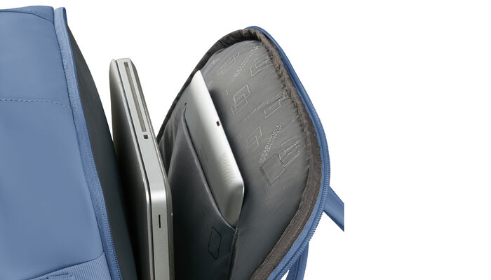 Vyhrazená přihrádka na notebook 15,6"