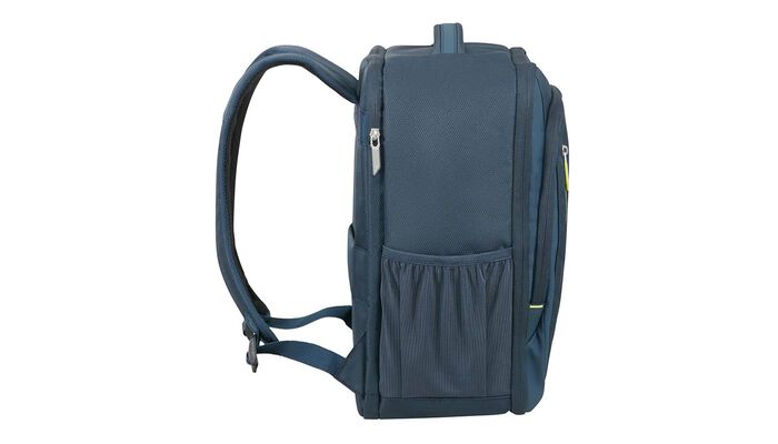 Vyhrazená přihrádka na notebook 15,6"