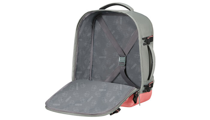 přihrádka na oblečení s křížovými popruhy