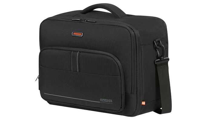 Splňuje podmínky bezplatného palubního zavazadla společností Ryanair a Wizz Air