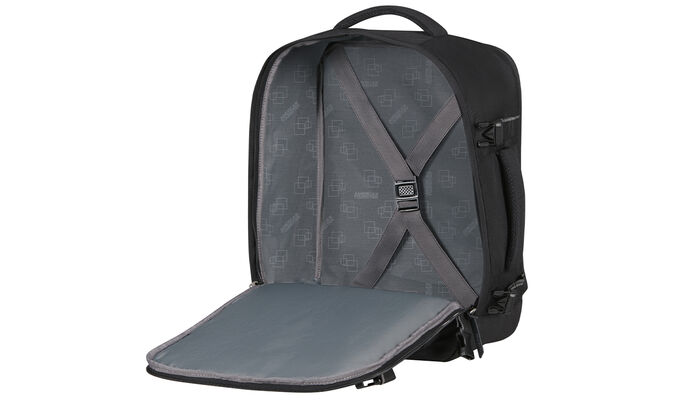 přihrádka na oblečení s křížovými popruhy