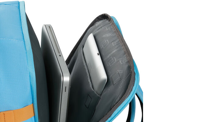 Vyhrazená přihrádka na notebook 15,6"