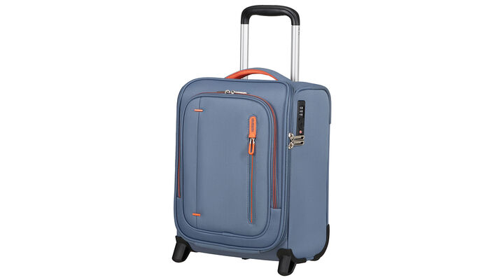 Splňuje podmínky bezplatného palubního zavazadla společností Ryanair, Vueling a Wizz Air