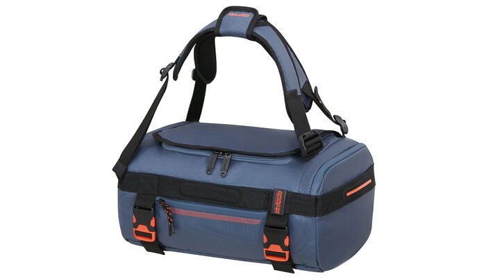 Splňuje podmínky bezplatného palubního zavazadla společností Ryanair, Vueling a Wizz Air