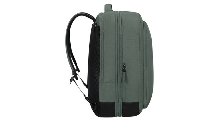 Vyhrazená přihrádka na notebook 17.3"