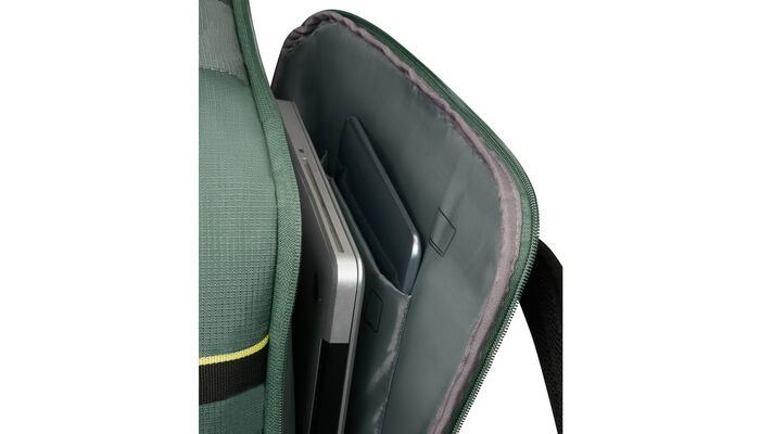 Vyhrazená přihrádka na notebook 15,6"