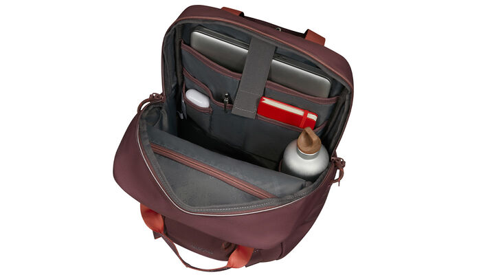 Vyhrazená přihrádka na notebook 15.6"