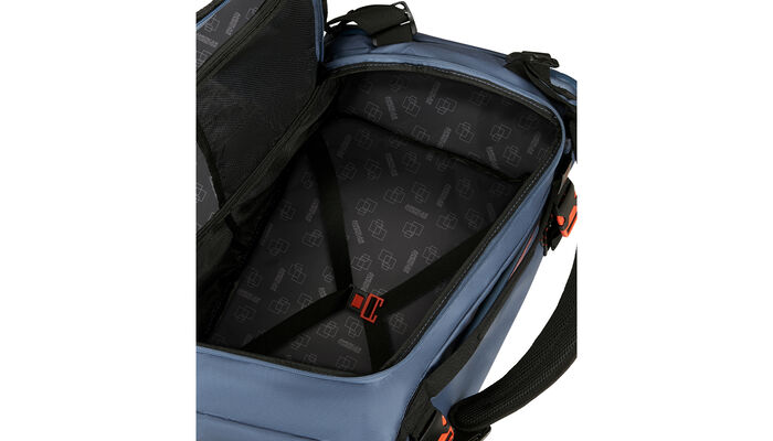 přihrádka na oblečení s křížovými popruhy