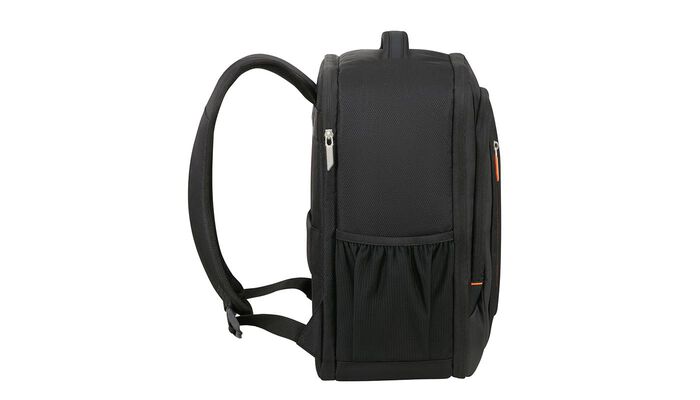 Vyhrazená přihrádka na notebook 15,6"