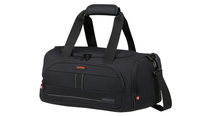 Splňuje podmínky bezplatného palubního zavazadla společností Ryanair a Wizz Air