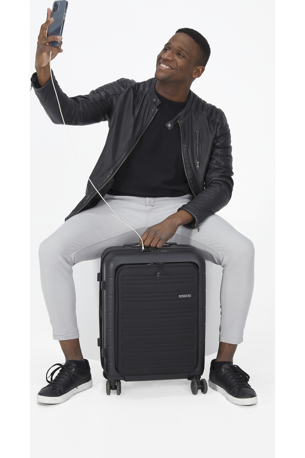 American Tourister Novastream Spinner TSA Exp. Smart 55cm  Tmavě šedá American Tourister Novastream Spinner TSA Exp. Smart 55cm  Tmavě šedá